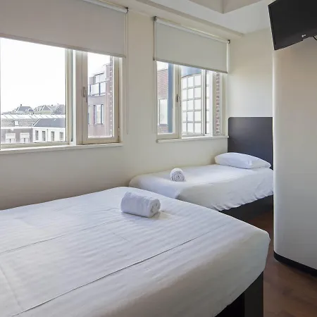 Easyhotel