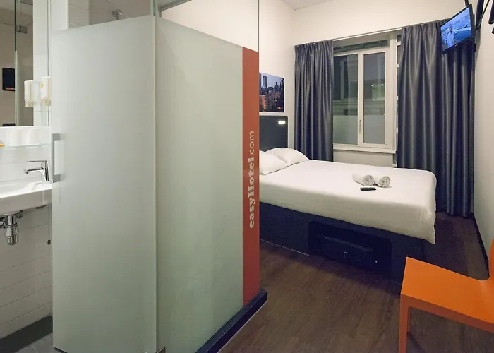 Easyhotel Centre 2*