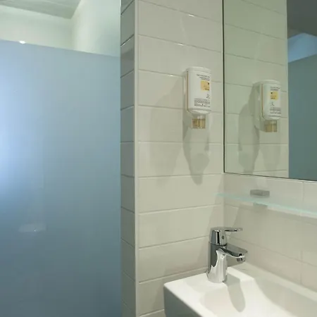 Easyhotel Centre Hotel