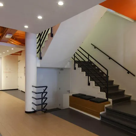 Easyhotel Centre 호텔