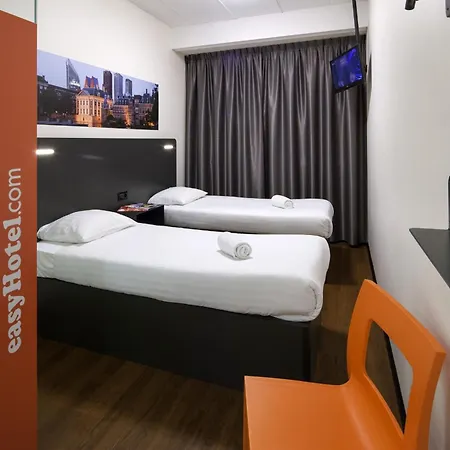 Easyhotel Centre 2*
