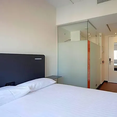 Easyhotel Centre Hotel