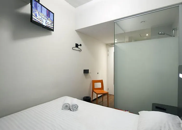 Easyhotel Centre 2*