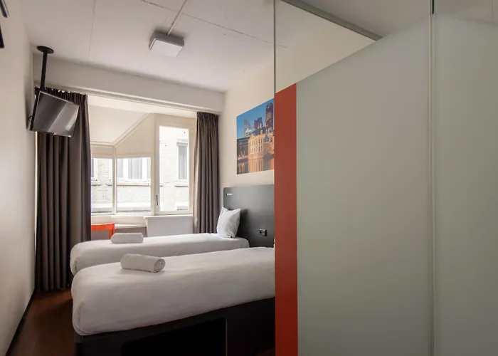 호텔 Easyhotel Centre 2*