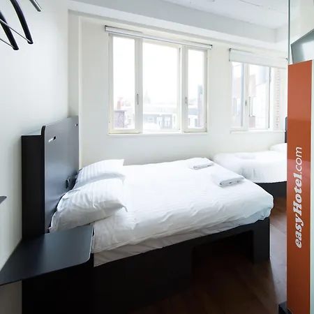 Easyhotel Centre 2*