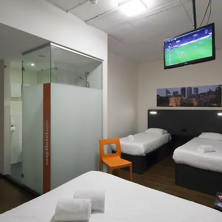 Easyhotel Centre 2*